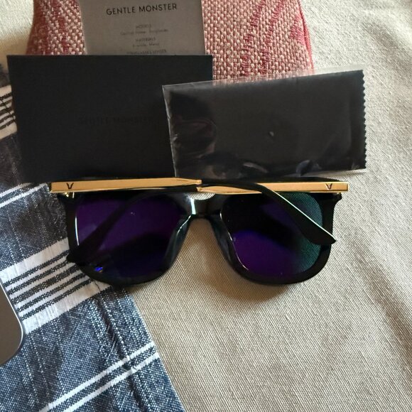 Gentle Monster Sunglasses - Picture 2 of 4